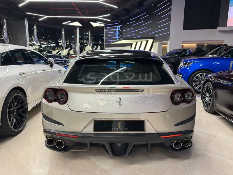 2017 فيراري جي تي سي 4 لوسو