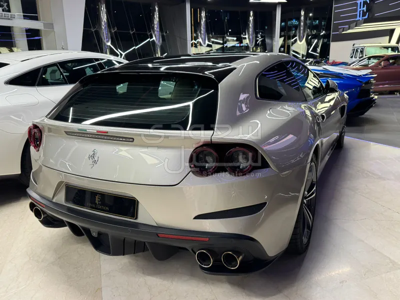 2017 فيراري جي تي سي 4 لوسو