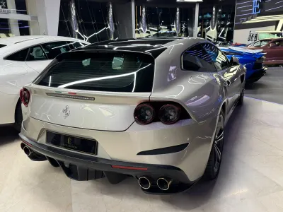 2017 فيراري جي تي سي 4 لوسو