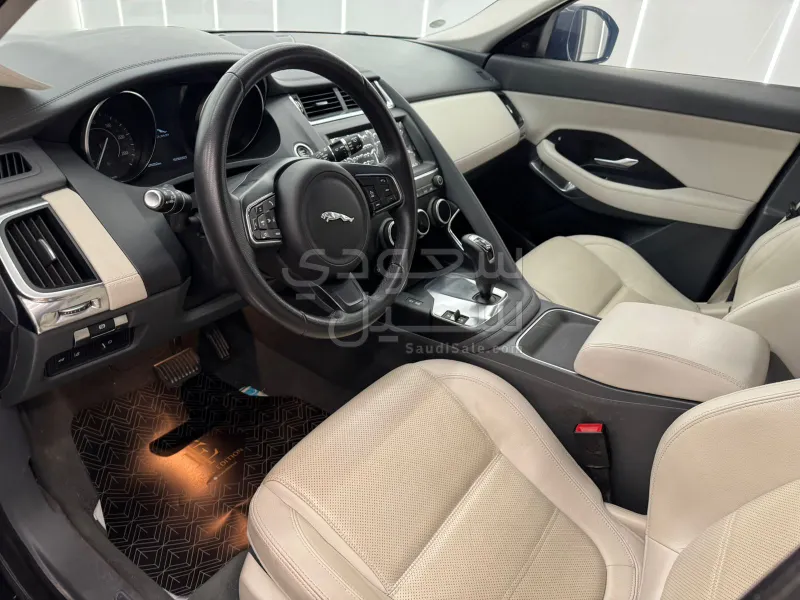 2019 جاكوار اف-بيس