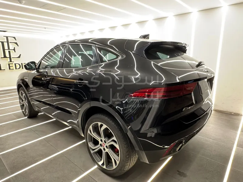 2019 جاكوار اف-بيس