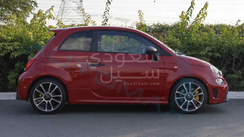 2024 فيات ابارث 695 توريزمو