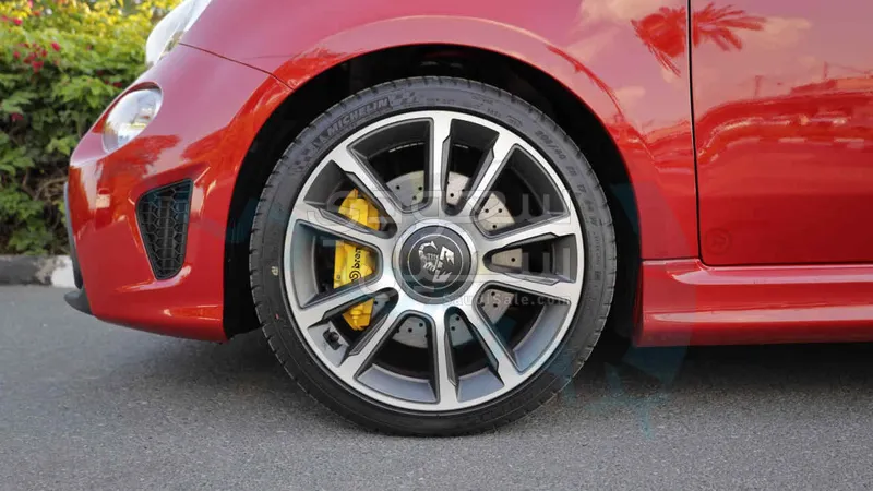 2024 فيات ابارث 695 توريزمو