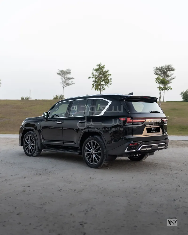 2023 لكزس إل إكس 600 إف