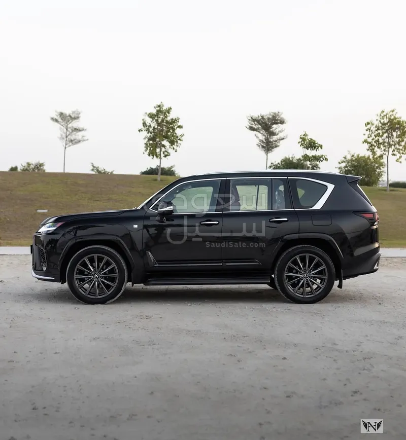 2023 لكزس إل إكس 600 إف