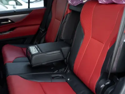 2023 لكزس إل إكس 600 إف