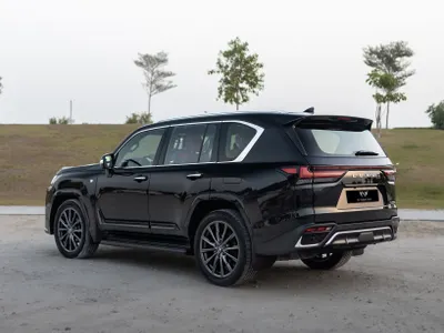 2023 لكزس إل إكس 600 إف