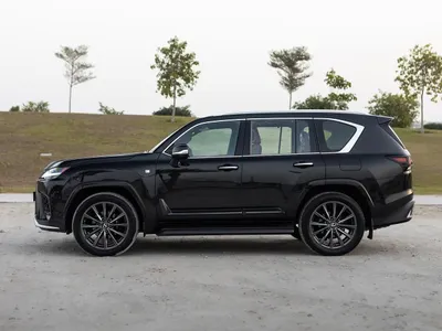 2023 لكزس إل إكس 600 إف