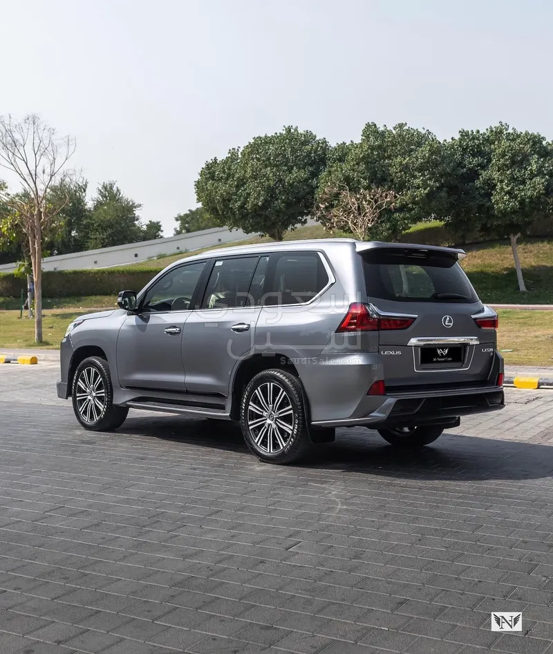 2018 لكزس إل إكس 570 اس