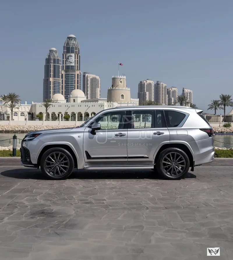 2022 لكزس إل إكس 600 إف