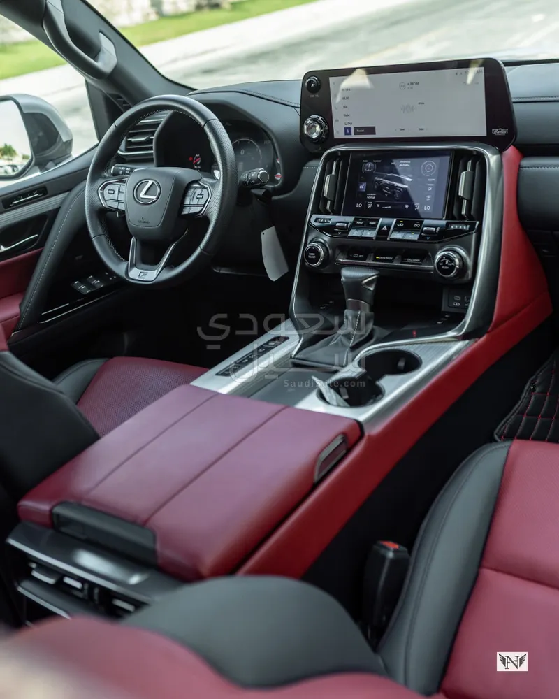 2022 لكزس إل إكس 600 إف