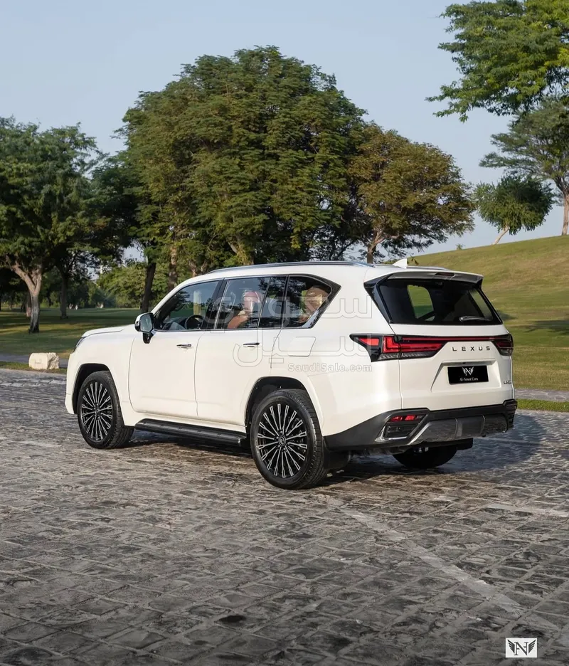 2022 لكزس إل إكس 600 vip بلاك بكج