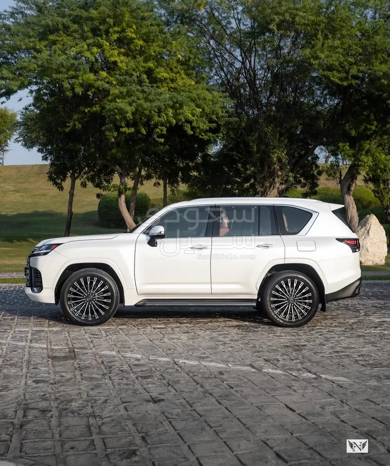 2022 لكزس إل إكس 600 vip بلاك بكج