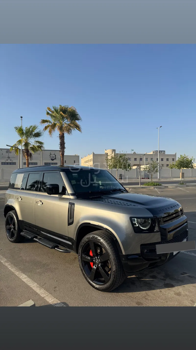 2025 لاند روفر ديفيندر اكس 110