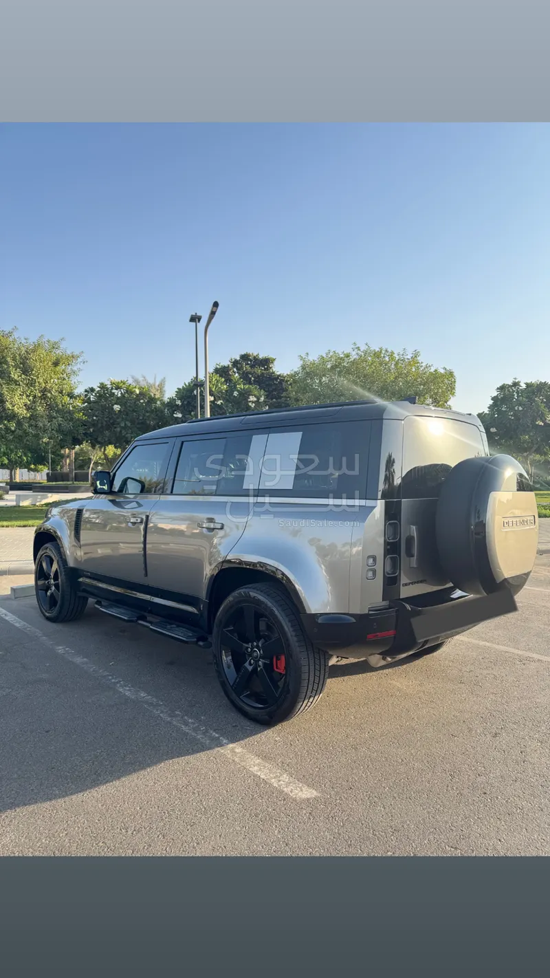 2025 لاند روفر ديفيندر اكس 110