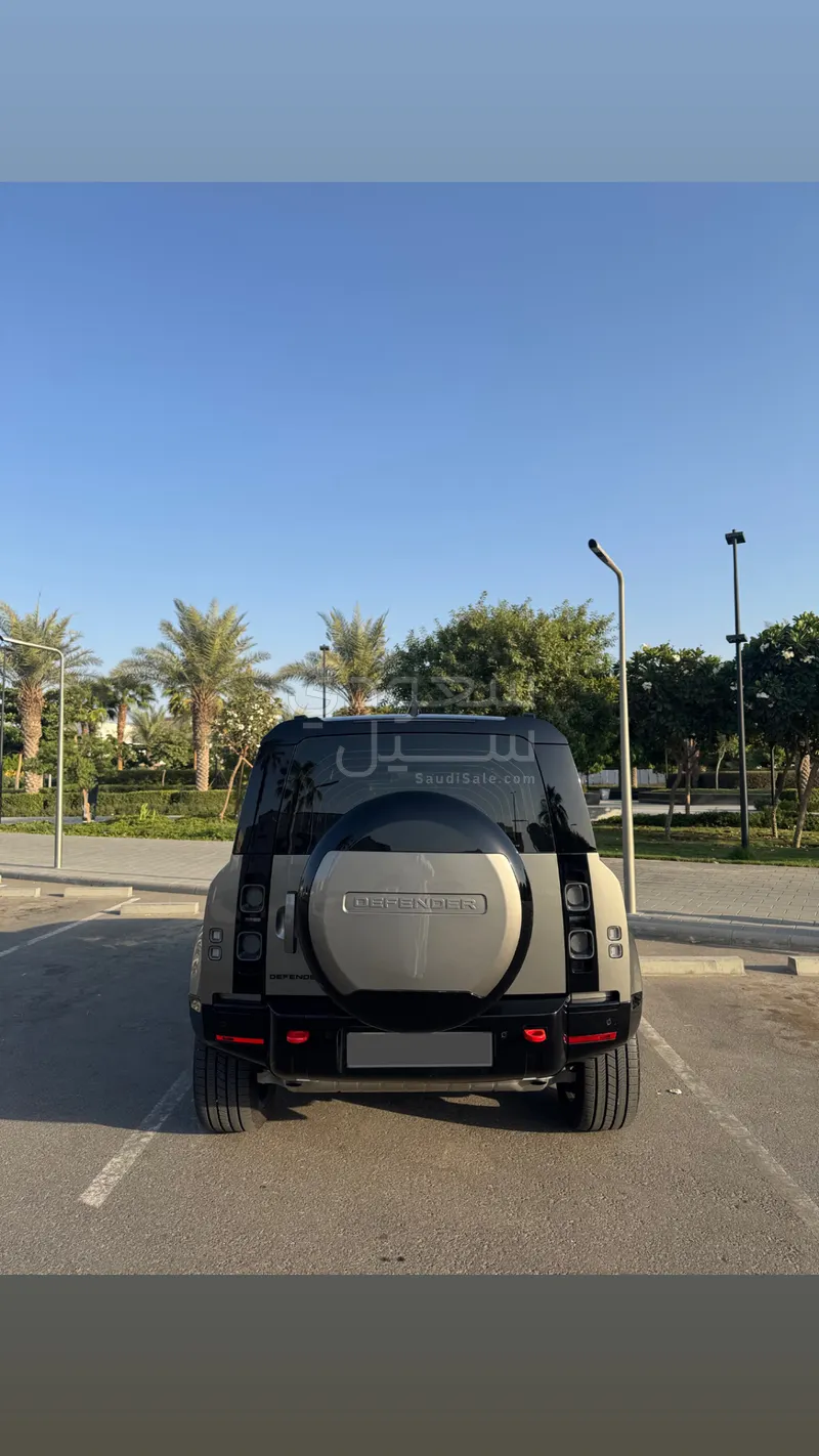 2025 لاند روفر ديفيندر اكس 110