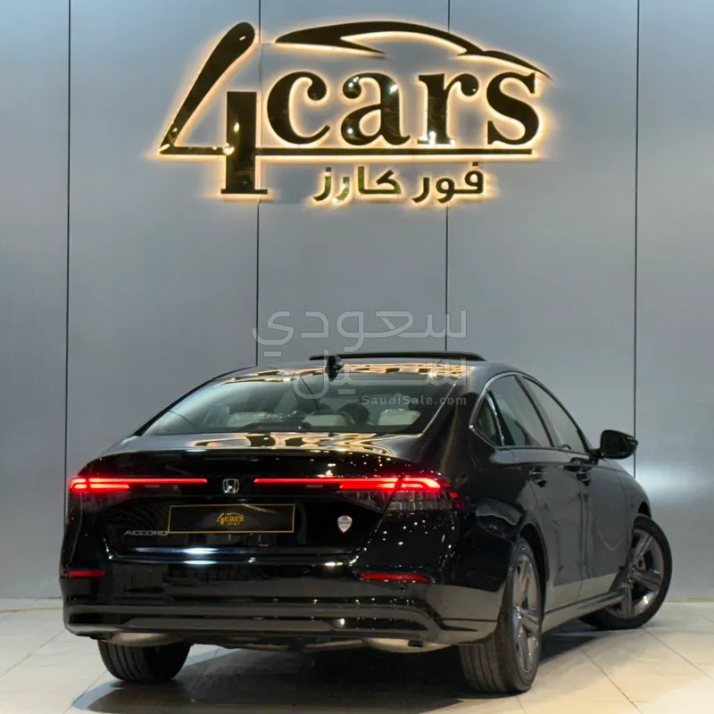 2025 هوندا اكورد إي إكس أي - بي