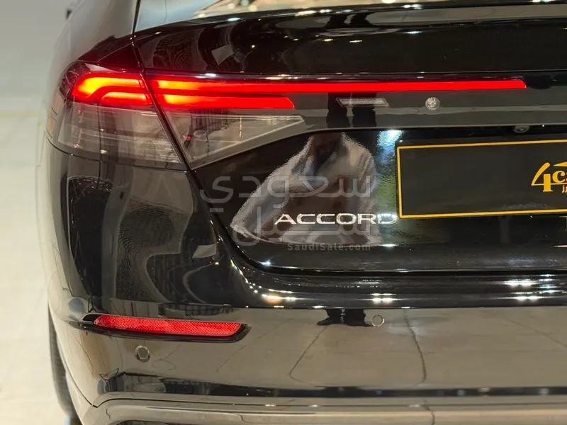 2025 هوندا اكورد إي إكس أي - بي