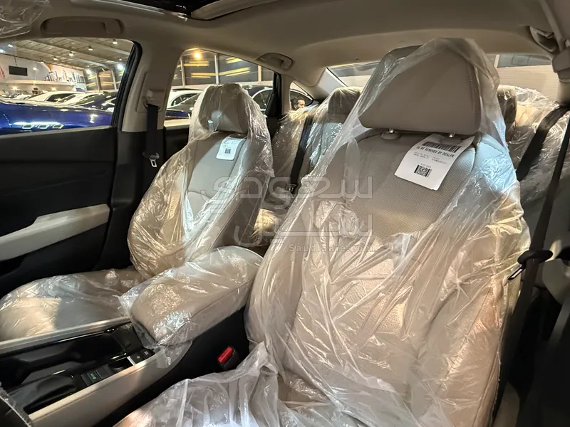 2025 هوندا اكورد إي إكس أي - بي