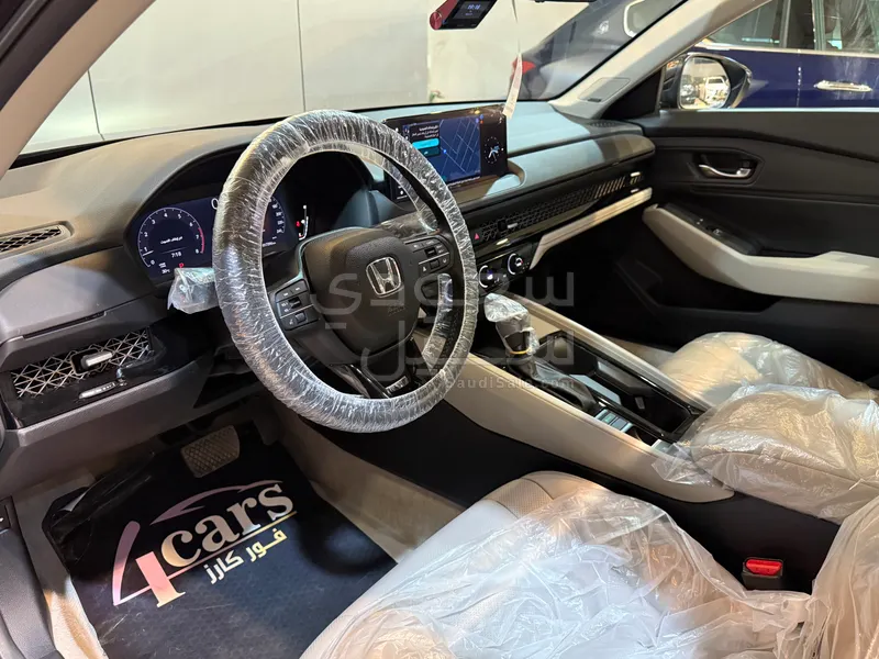 2025 هوندا اكورد إي إكس أي - بي