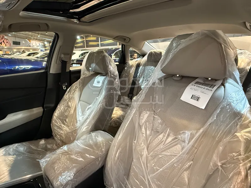 2025 هوندا اكورد إي إكس أي - بي