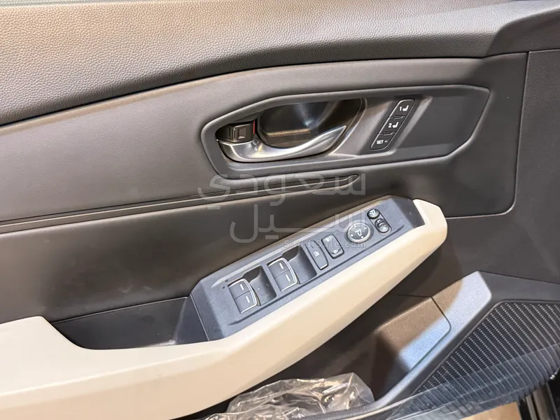 2025 هوندا اكورد إي إكس أي - بي