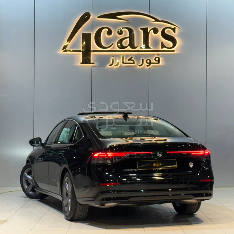 2025 هوندا اكورد إي إكس أي - بي