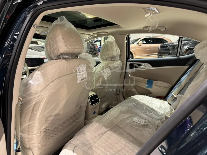 2025 جينيسيس جي 70