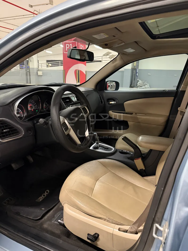 2012 كرايسلر 200 سي ليمتد