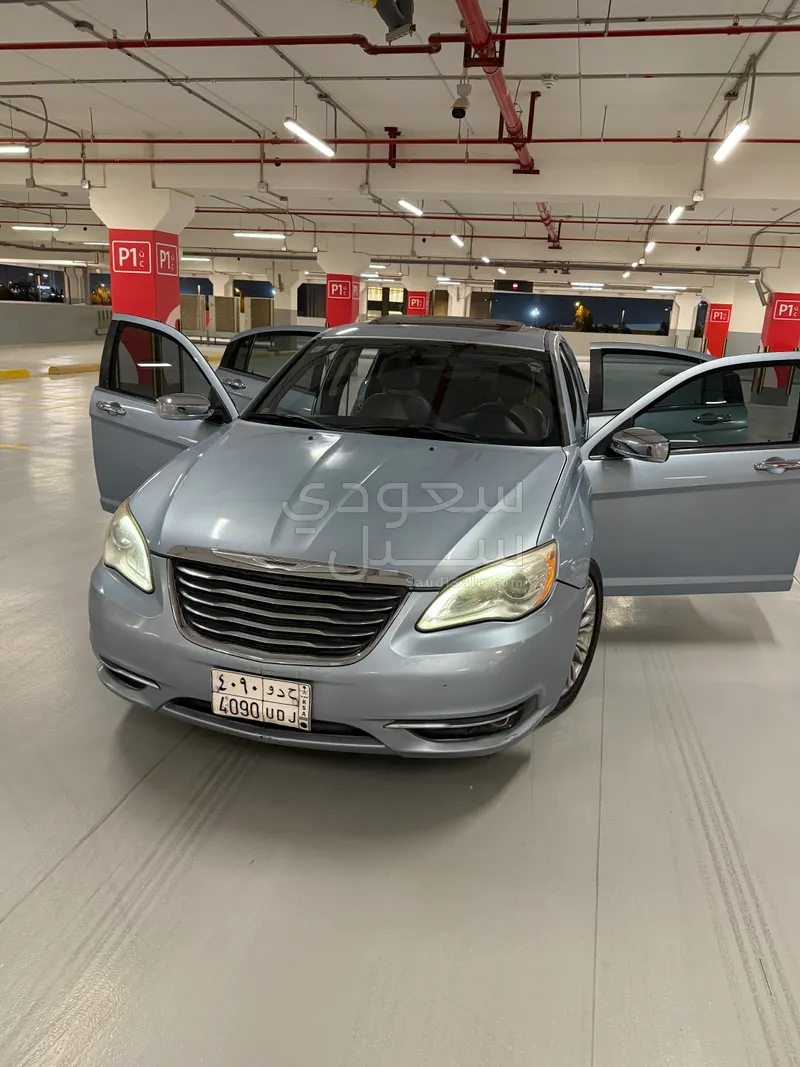 2012 كرايسلر 200 سي ليمتد