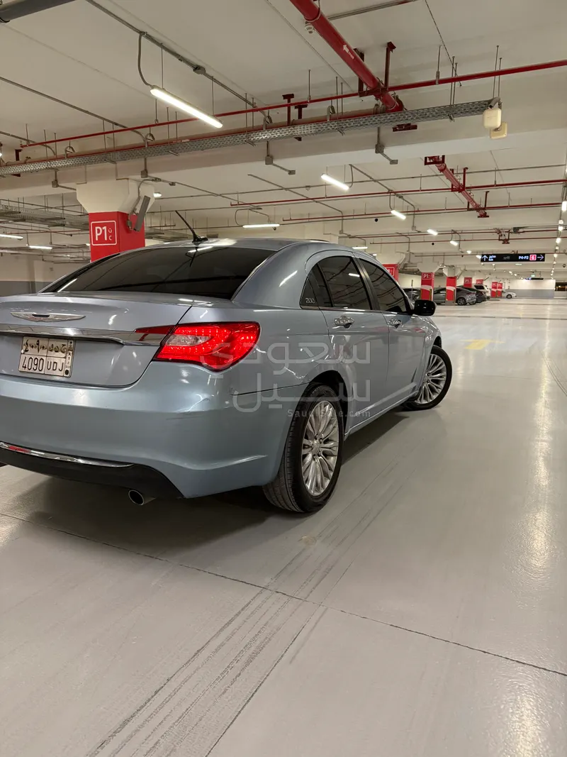 2012 كرايسلر 200 سي ليمتد