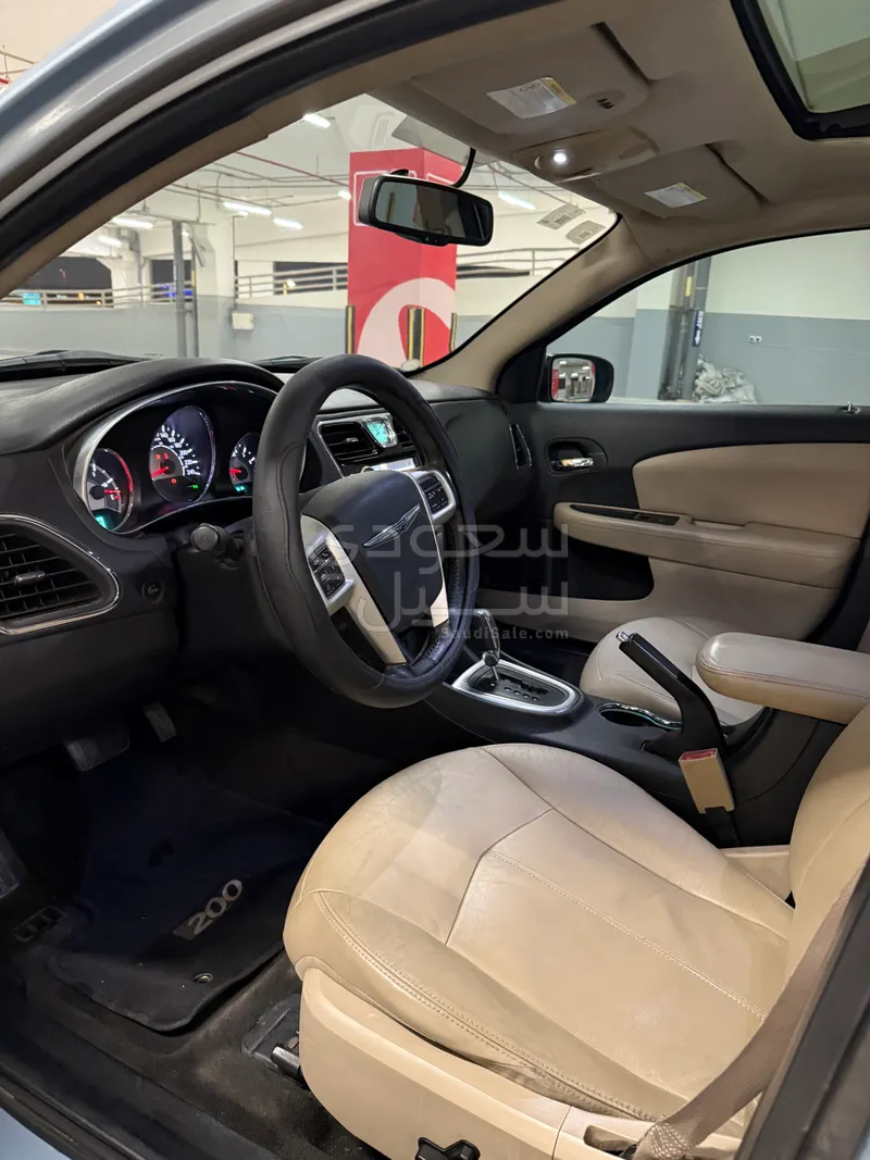 2012 كرايسلر 200 سي ليمتد