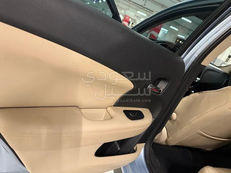 2012 كرايسلر 200 سي ليمتد