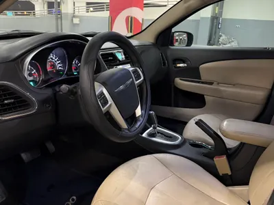 2012 كرايسلر 200 سي ليمتد