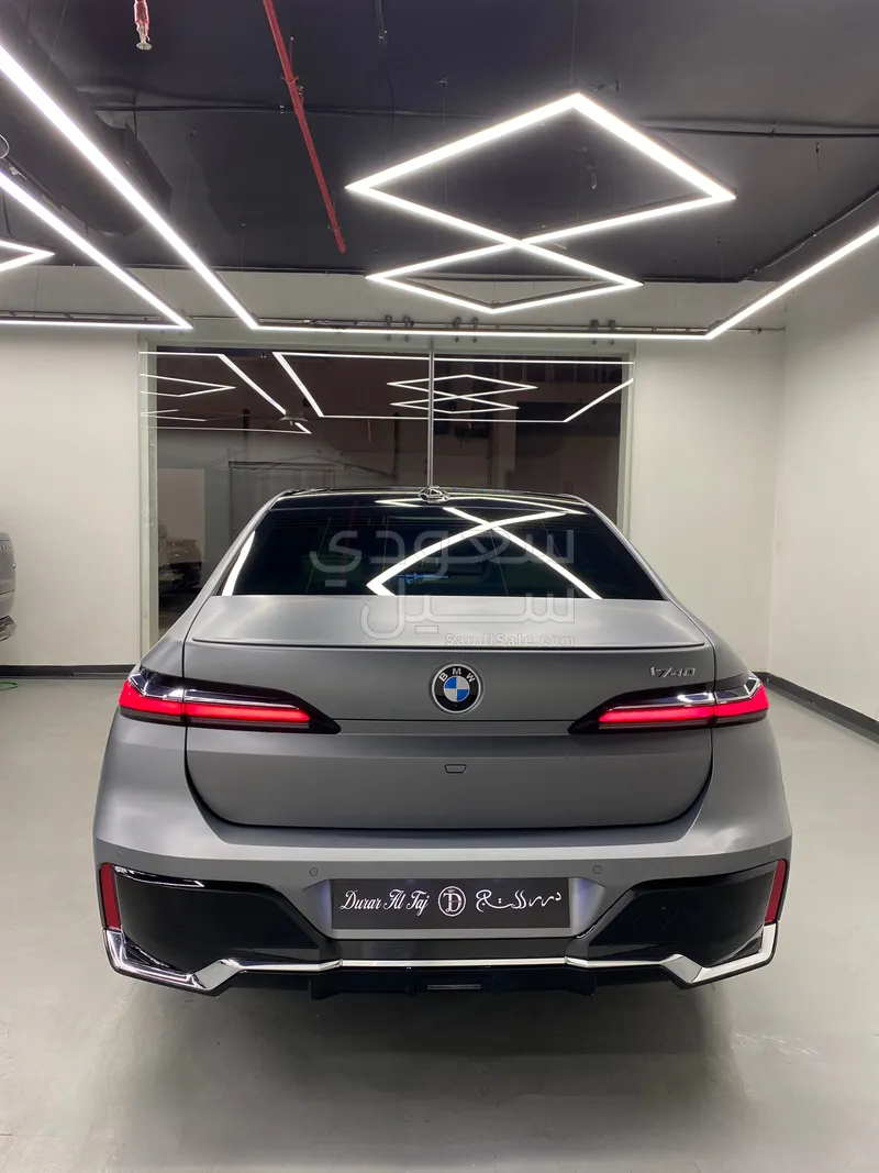 2025 بي ام دبليو الفئة السابعة 740أي