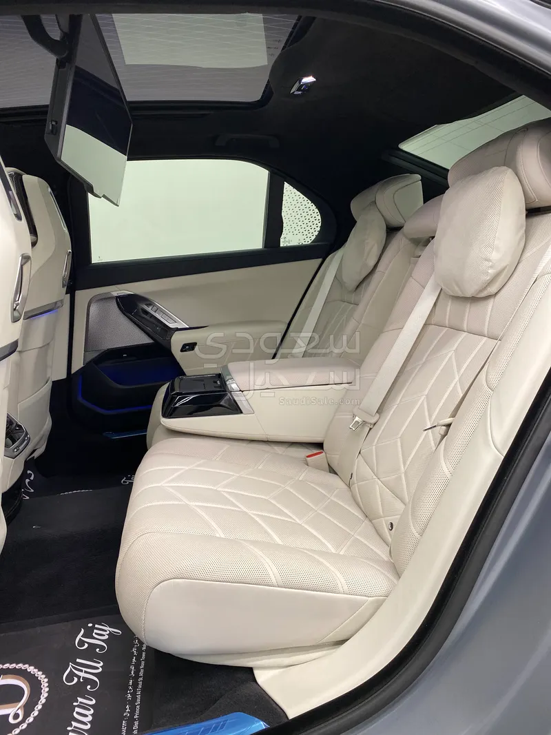 2025 بي ام دبليو الفئة السابعة 740أي