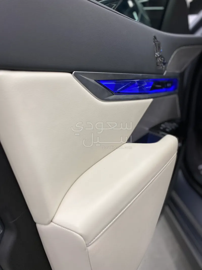 2025 بي ام دبليو الفئة السابعة 740أي