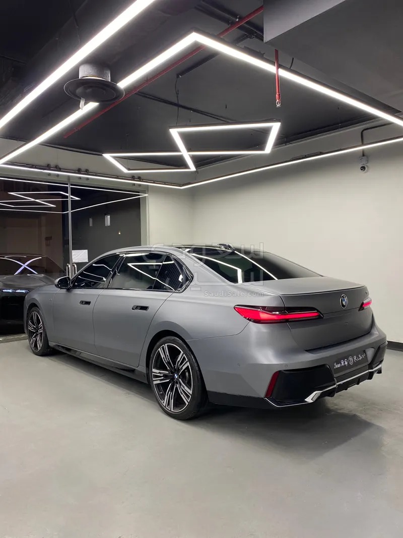 2025 بي ام دبليو الفئة السابعة 740أي