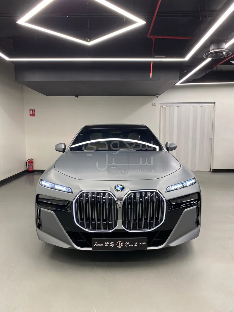 2025 بي ام دبليو الفئة السابعة 740أي