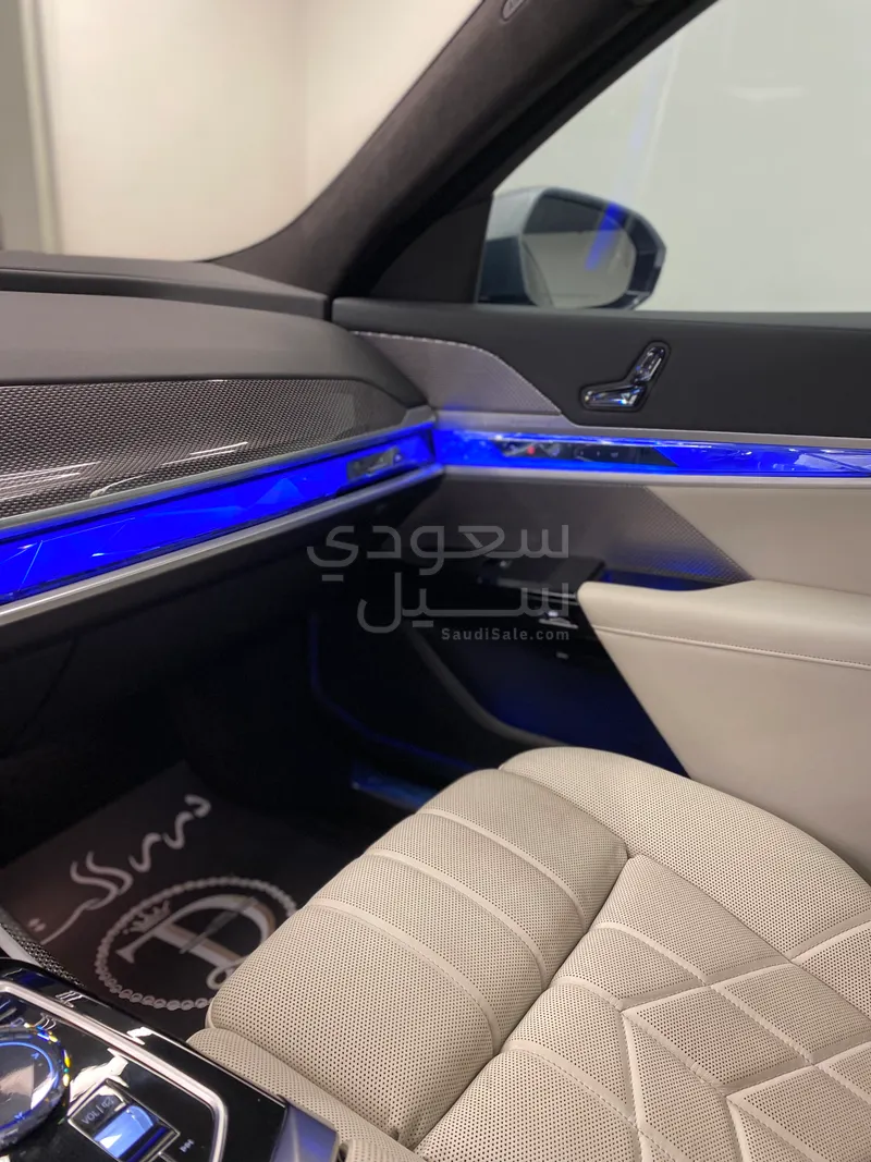 2025 بي ام دبليو الفئة السابعة 740أي