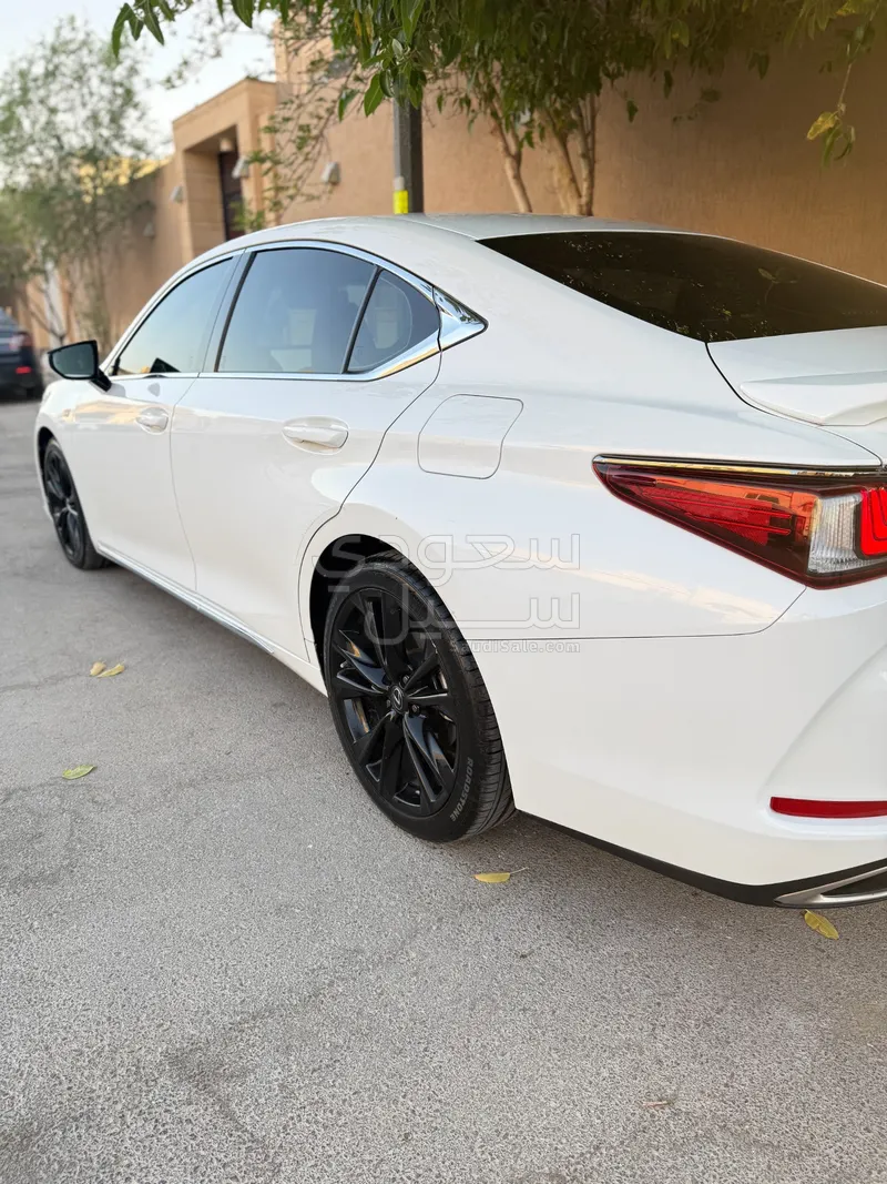 2023 لكزس إي إس 350 اف سبورت