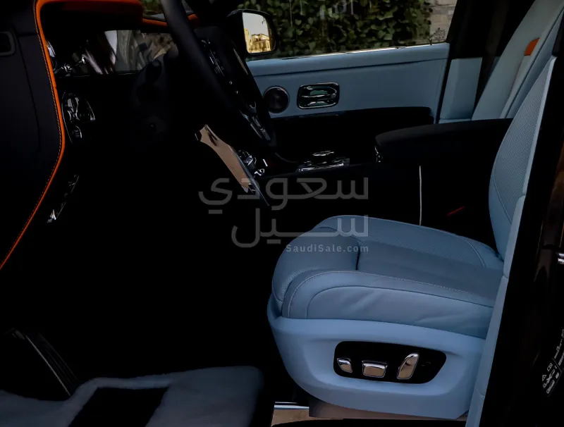 2025 رولز رويس كولينان سلفر بادج