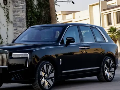 2025 رولز رويس كولينان سلفر بادج