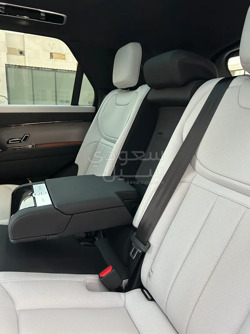 2023 لاند روفر رينج روفر سبورت اس اي