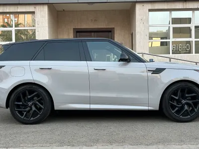 2023 لاند روفر رينج روفر سبورت اس اي