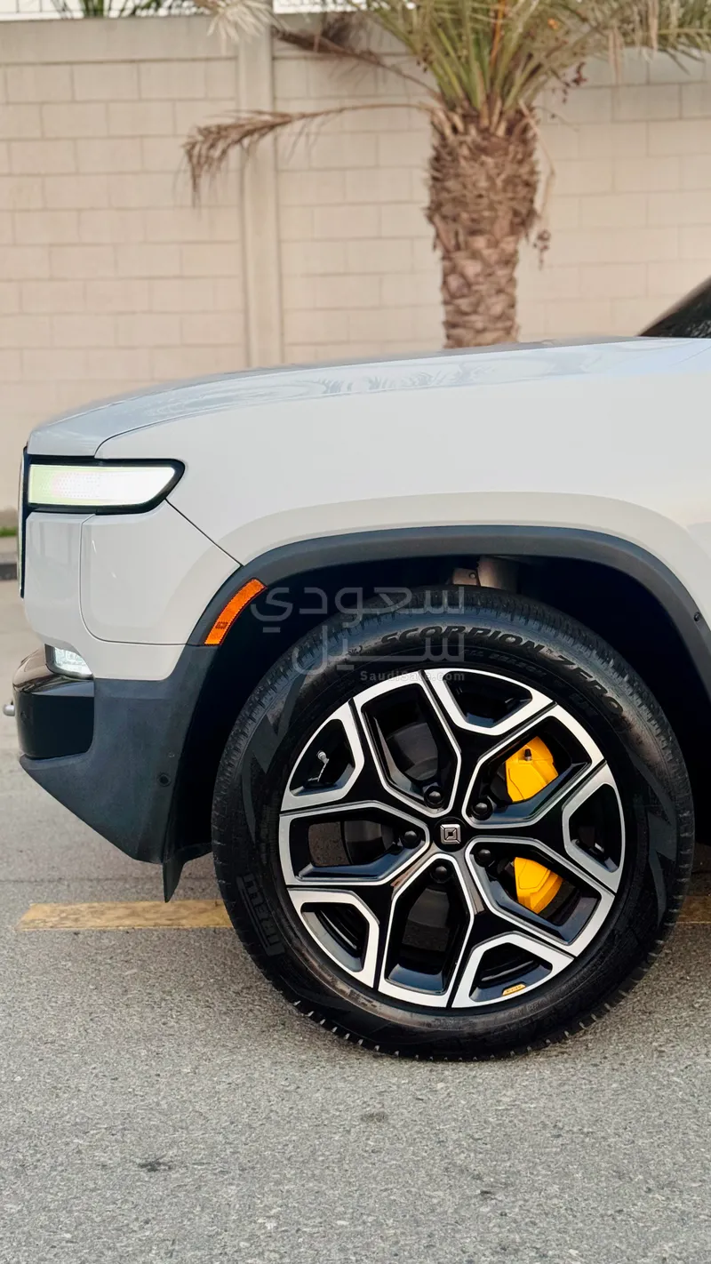 2023 ريفيان أر 1 إس