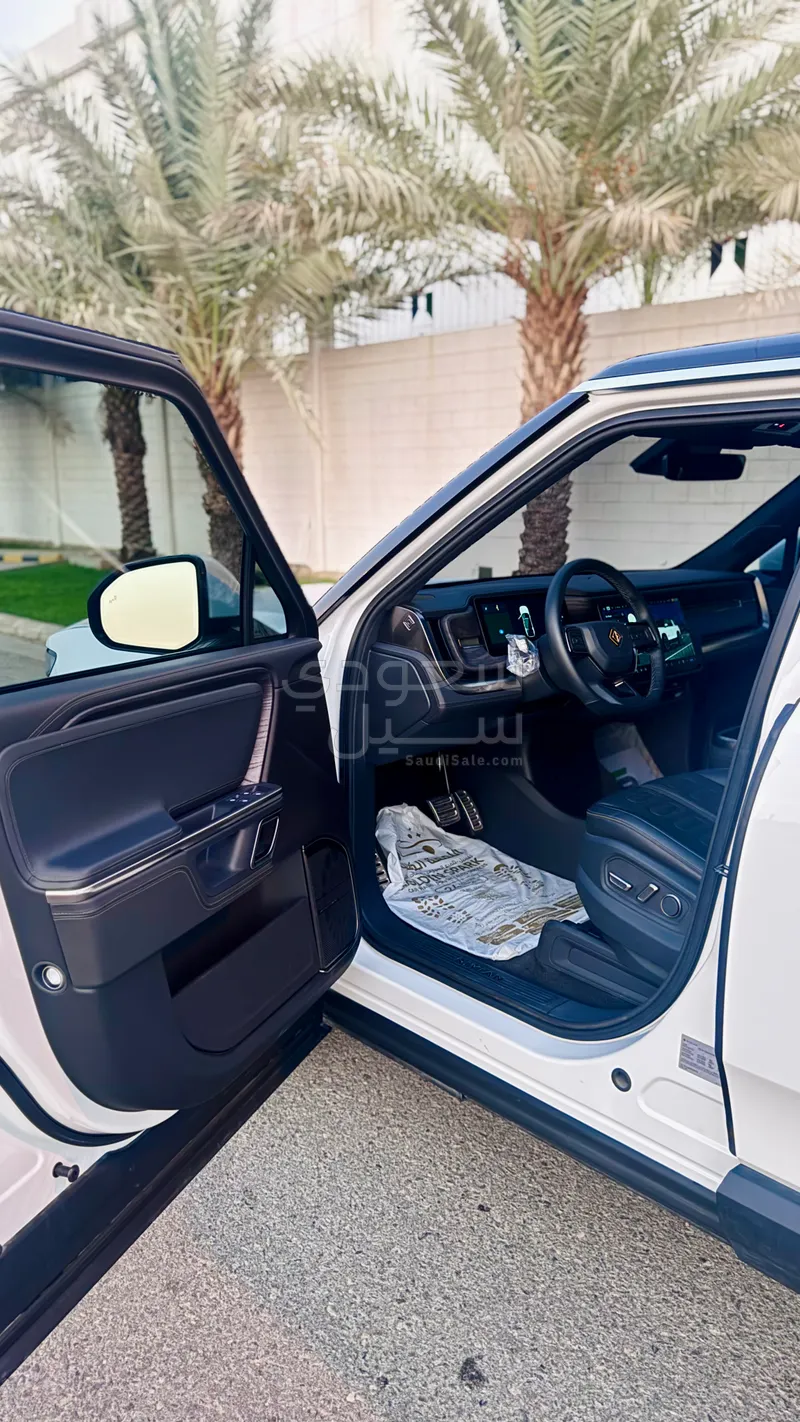 2023 ريفيان أر 1 إس