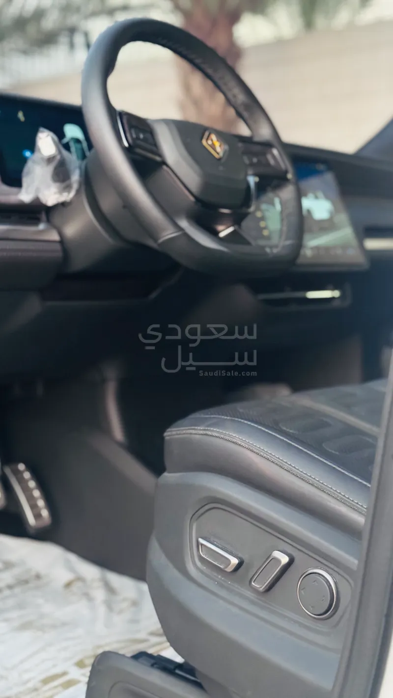 2023 ريفيان أر 1 إس