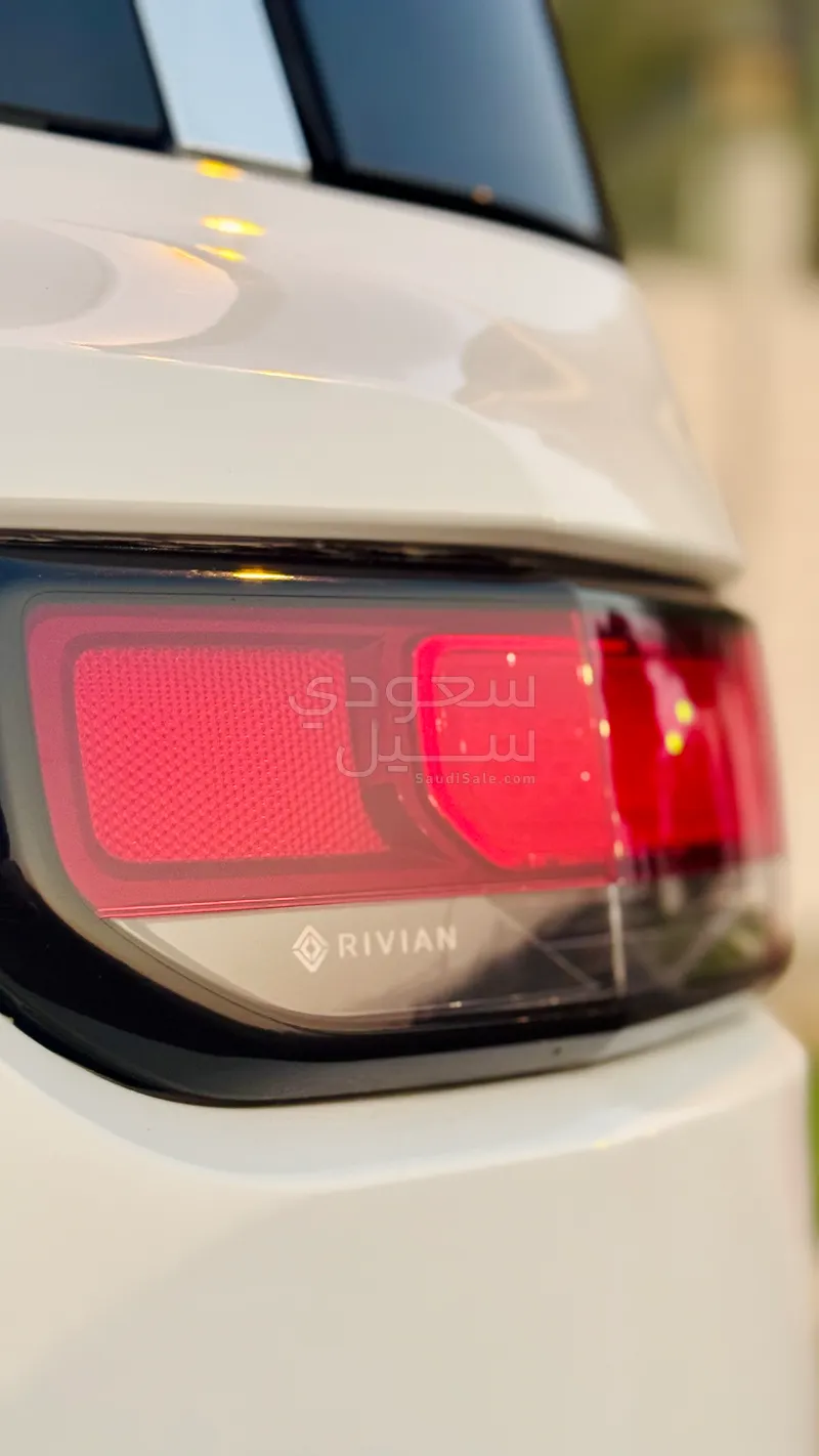 2023 ريفيان أر 1 إس