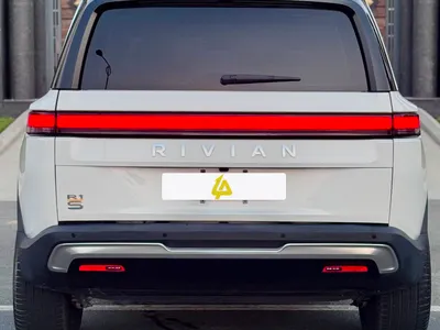 2023 ريفيان أر 1 إس